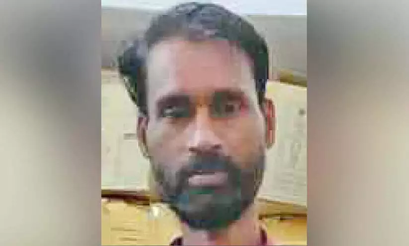 Kerala: विदेशी शराब के साथ युवक गिरफ्तार Kerala: विदेशी शराब के साथ युवक गिरफ्तार