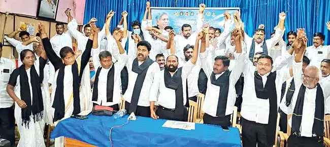 Andhra : यदि हमें परिषद में समर्थन नहीं मिला तो हम राजनीतिक कब्र खोद लेंगे Andhra : यदि हमें परिषद में समर्थन नहीं मिला तो हम राजनीतिक कब्र खोद लेंगे