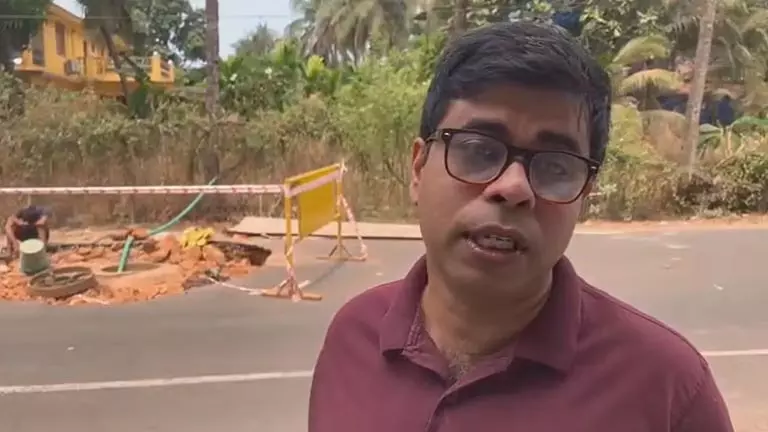 स्थानीय लोगों ने Kolmorod जंक्शन पर सीवेज पाइपलाइन में देरी और समस्याओं की निंदा की स्थानीय लोगों ने Kolmorod जंक्शन पर सीवेज पाइपलाइन में देरी और समस्याओं की निंदा की