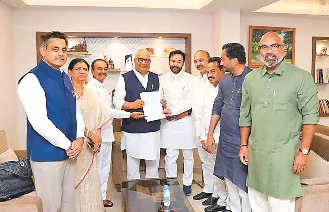 Telangana : कांचा गाचीबोवली भूमि की बिक्री रोकें Telangana : कांचा गाचीबोवली भूमि की बिक्री रोकें