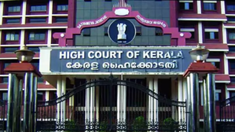 Kerala HC ने सीबीआई को माता-पिता की गिरफ्तारी से रोका Kerala HC ने सीबीआई को माता-पिता की गिरफ्तारी से रोका