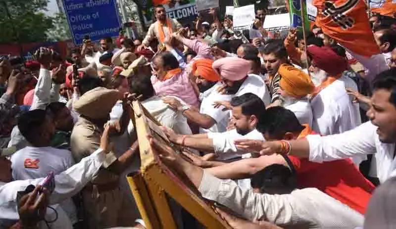 लुधियाना पश्चिम सीट पर जीत के लिए आप सरकारी मशीनरी का दुरुपयोग कर रही: BJP लुधियाना पश्चिम सीट पर जीत के लिए आप सरकारी मशीनरी का दुरुपयोग कर रही: BJP