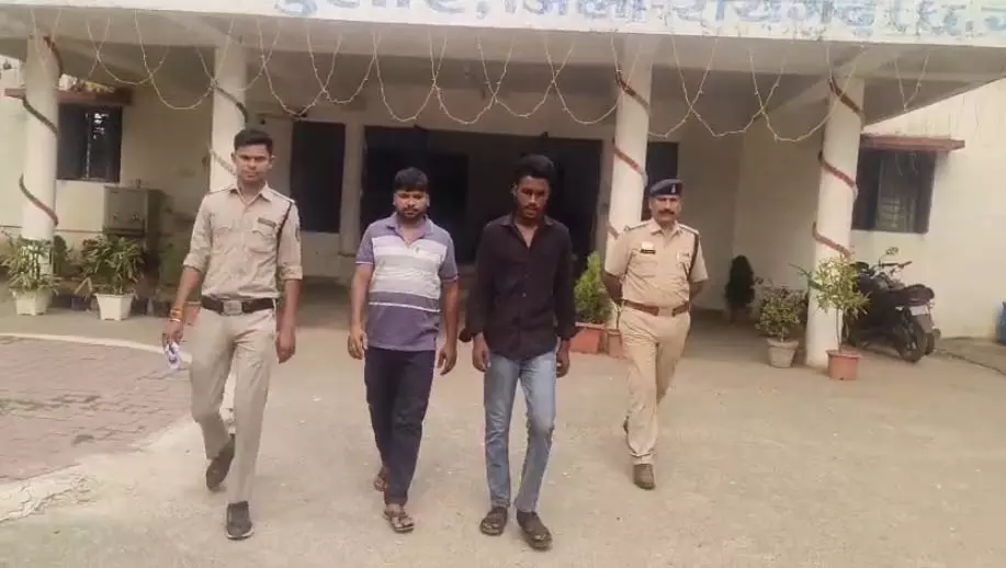 CG BREAKING: मुन्ना भाई स्टाइल में ठगी, परीक्षा में साले को भेजा, आरोपी गिरफ्तार CG BREAKING: मुन्ना भाई स्टाइल में ठगी, परीक्षा में साले को भेजा, आरोपी गिरफ्तार