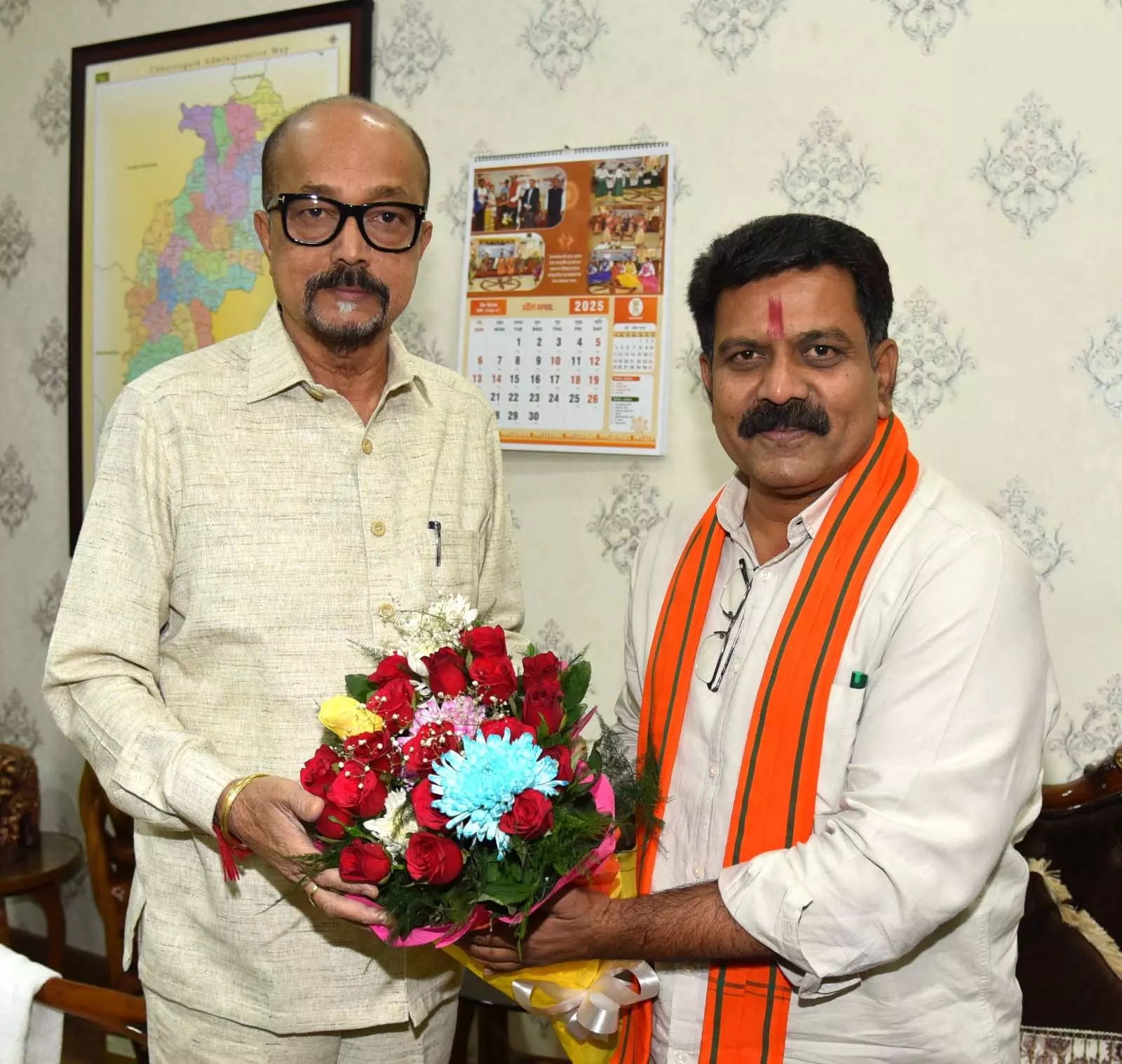 उप मुख्यमंत्री विजय शर्मा ने राज्यपाल रमेन डेका से की मुलाकात उप मुख्यमंत्री विजय शर्मा ने राज्यपाल रमेन डेका से की मुलाकात