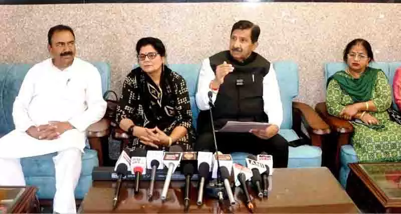 स्वां नदी पर 37 करोड़ रुपये की लागत से बनेगा पुल, हरोली को कुटलैहड़ से जोड़ेगा: Dy CM स्वां नदी पर 37 करोड़ रुपये की लागत से बनेगा पुल, हरोली को कुटलैहड़ से जोड़ेगा: Dy CM