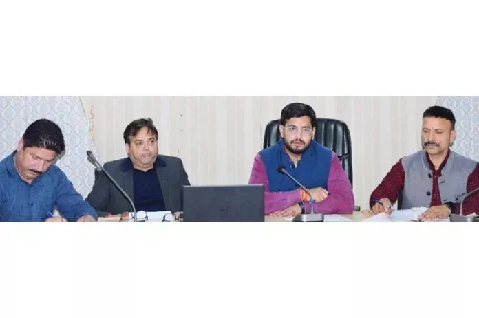 DC राजौरी ने जनता की शिकायतों के त्वरित निवारण के निर्देश दिए DC राजौरी ने जनता की शिकायतों के त्वरित निवारण के निर्देश दिए