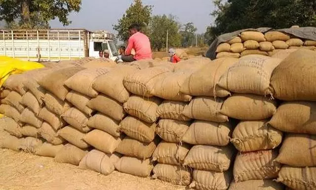 Odisha ने पिछले साल की तुलना में 16 लाख मीट्रिक टन अधिक धान खरीदा: मंत्री कृष्ण चंद्र पात्रा Odisha ने पिछले साल की तुलना में 16 लाख मीट्रिक टन अधिक धान खरीदा: मंत्री कृष्ण चंद्र पात्रा