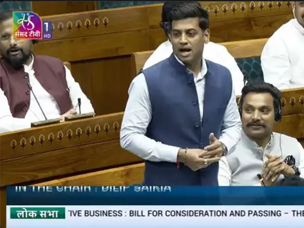 वक्फ संशोधन विधेयक पर शिवसेना UBT के असहमति नोट से बालासाहेब ठाकरे को दुख पहुंचा होगा: श्रीकांत शिंदे वक्फ संशोधन विधेयक पर शिवसेना UBT के असहमति नोट से बालासाहेब ठाकरे को दुख पहुंचा होगा: श्रीकांत शिंदे