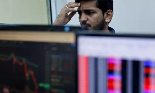 ट्रम्प के लिबरेशन डे टैरिफ की पूर्व संध्या पर सेंसेक्स में 1,390 अंकों की गिरावट
