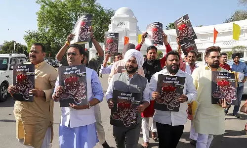 दिल्ली विधानसभा अध्यक्ष ने बिजली कटौती पर विपक्ष के बहिर्गमन की आलोचना की दिल्ली विधानसभा अध्यक्ष ने बिजली कटौती पर विपक्ष के बहिर्गमन की आलोचना की