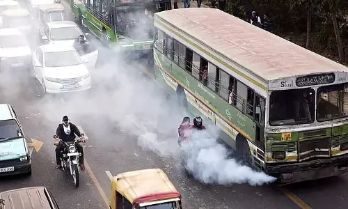 सीएजी रिपोर्ट: दिल्ली में वाहन प्रदूषण नियंत्रण में प्रणालीगत विफलताएं