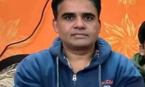 Banda Crime : आबकारी निरीक्षक की संदिग्ध मौत, कार में मिली लाश Banda Crime : आबकारी निरीक्षक की संदिग्ध मौत, कार में मिली लाश