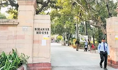 पूर्व शासक के उत्तराधिकारी ने दिल्ली उच्च न्यायालय का दरवाजा खटखटाया