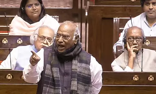 राज्यसभा में खड़गे ने जाति जनगणना को लेकर सरकार पर निशाना साधा राज्यसभा में खड़गे ने जाति जनगणना को लेकर सरकार पर निशाना साधा