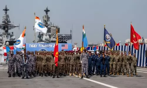 अभ्यास टाइगर ट्रायम्फ 2025 के उद्घाटन के लिए भारत-अमेरिकी सेनाएं INS जलाश्व पर सवार अभ्यास टाइगर ट्रायम्फ 2025 के उद्घाटन के लिए भारत-अमेरिकी सेनाएं INS जलाश्व पर सवार