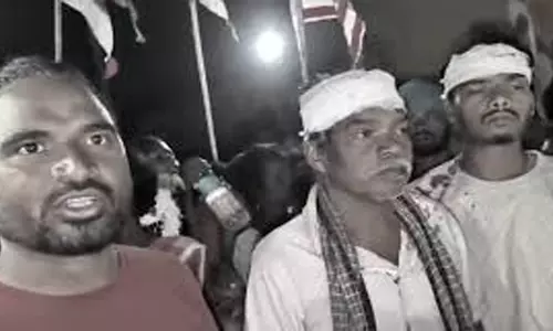 गांव में जुलूस के दौरान दो पक्षों में संघर्ष, लाठी-डंडे और ईंट-पत्थर चलने लगे, 8 घायल