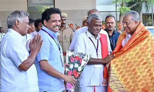 मदुरै में पिनाराई विजयन: मार्क्सवादी कम्युनिस्ट अखिल भारतीय सम्मेलन शुरू हो गया! मदुरै में पिनाराई विजयन: मार्क्सवादी कम्युनिस्ट अखिल भारतीय सम्मेलन शुरू हो गया!