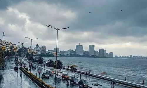 Mumbai: 2 अप्रैल को बादल छाए रहने और गरज के साथ छींटे पड़ने का अनुमान लगाया Mumbai: 2 अप्रैल को बादल छाए रहने और गरज के साथ छींटे पड़ने का अनुमान लगाया