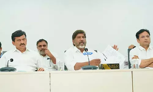 हैदराबाद विश्वविद्यालय की एक इंच भी जमीन नहीं ली गई: Telangana हैदराबाद विश्वविद्यालय की एक इंच भी जमीन नहीं ली गई: Telangana