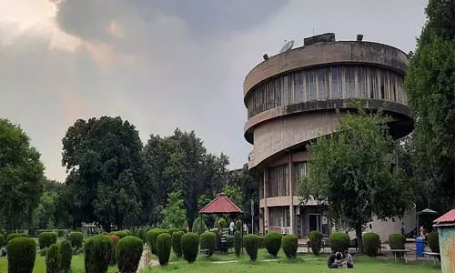 Chandigarh: पंजाब विश्वविद्यालय में बाहरी व्यक्ति के परिसर में प्रवेश पर रोक Chandigarh: पंजाब विश्वविद्यालय में बाहरी व्यक्ति के परिसर में प्रवेश पर रोक