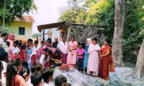 Karnataka: शिक्षकों ने अपने खर्च पर सरकारी स्कूल के लिए खोदा बोरवेल