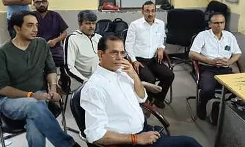 Kota: अटेंडर ने रेजिडेंट डॉक्टर को मारा थप्पड़, डॉक्टरों ने किया विरोध