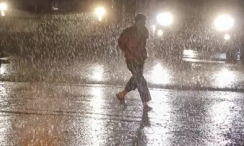 Bengaluru: अगले 4 दिनों तक राज्य में गरज के साथ भारी बारिश की संभावना Bengaluru: अगले 4 दिनों तक राज्य में गरज के साथ भारी बारिश की संभावना