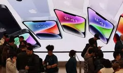 जल्द लॉन्च होगा iPhone का फोल्डेबल आईफोन, ये फीचर्स होंगे खास जल्द लॉन्च होगा iPhone का फोल्डेबल आईफोन, ये फीचर्स होंगे खास