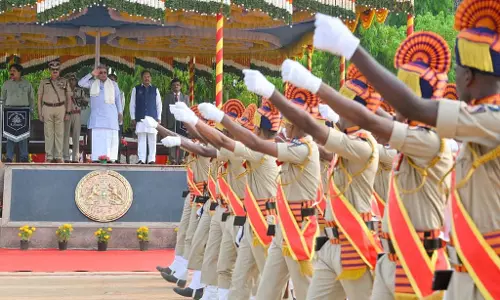 CM सिद्धारमैया ने राज्य में गुंडागर्दी पर अंकुश लगाने के निर्देश दिए CM सिद्धारमैया ने राज्य में गुंडागर्दी पर अंकुश लगाने के निर्देश दिए
