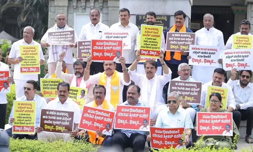 MLA के निलंबन के खिलाफ BJP का प्रदर्शन: स्पीकर के कार्यालय जाकर किया अनुरोध
