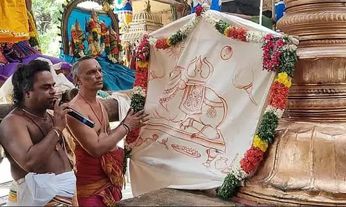 नागेश्वर स्वामी मंदिर में पंगुनी उत्तर ब्रह्मोत्सव उत्सव के लिए ध्वजारोहण समारोह