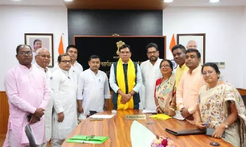 Bengal के 10 भाजपा विधायकों का प्रतिनिधिमंडल सहायता के लिए दिल्ली में केंद्रीय मंत्रियों से मिला Bengal के 10 भाजपा विधायकों का प्रतिनिधिमंडल सहायता के लिए दिल्ली में केंद्रीय मंत्रियों से मिला