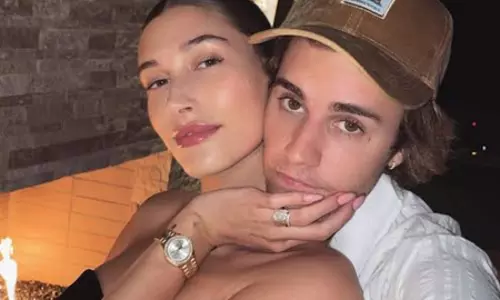 Hailey Bieber ने अपने पति जस्टिन बीबर को अनफॉलो करने पर स्पष्टीकरण जारी किया Hailey Bieber ने अपने पति जस्टिन बीबर को अनफॉलो करने पर स्पष्टीकरण जारी किया