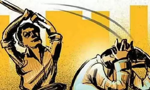 Jamshedpur: पलंग मार्केट में दुकानदार और उसके भगिना पर जानलेवा हमला Jamshedpur: पलंग मार्केट में दुकानदार और उसके भगिना पर जानलेवा हमला