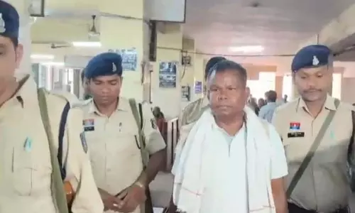 कवासी लखमा को कोर्ट में पेश किया गया कवासी लखमा को कोर्ट में पेश किया गया