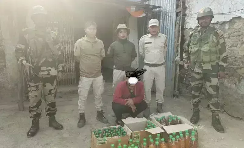 Manipur: टेंग्नौपाल में आईएमएफएल के साथ कथित तस्कर गिरफ्तार Manipur: टेंग्नौपाल में आईएमएफएल के साथ कथित तस्कर गिरफ्तार