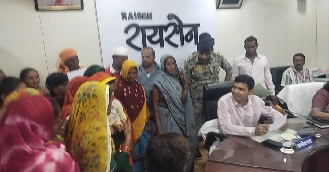 जनसुनवाई में फिर गूंजी जलसंकट, आम रास्तों पर अतिक्रमण और गांव गांव बिक रही अवैध शराब की समस्या