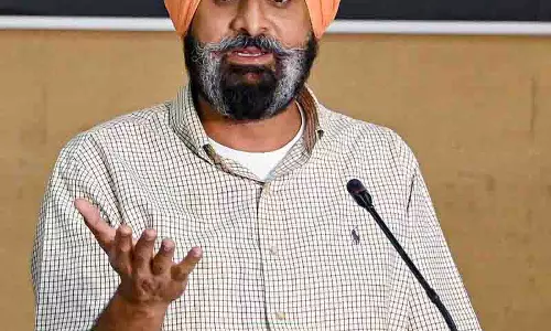 Majithia की सुरक्षा वापस ली गई, अकाली, कांग्रेस ने कदम की आलोचना की