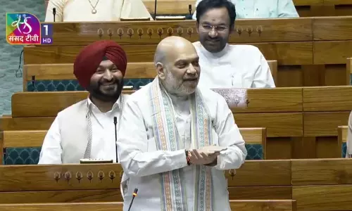 जब अखिलेश यादव को अमित शाह ने दिया करारा जवाब...फिर हाथ जोड़ लिया