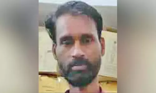 Kerala: विदेशी शराब के साथ युवक गिरफ्तार Kerala: विदेशी शराब के साथ युवक गिरफ्तार