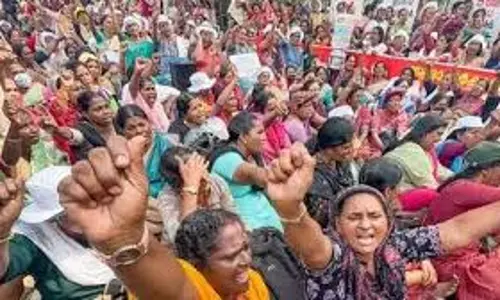 Kerala : स्वास्थ्य मंत्री कल आशा कार्यकर्ताओं से करेंगे बातचीत प्रदर्शनकारियों ने जताई उम्मीद Kerala : स्वास्थ्य मंत्री कल आशा कार्यकर्ताओं से करेंगे बातचीत प्रदर्शनकारियों ने जताई उम्मीद