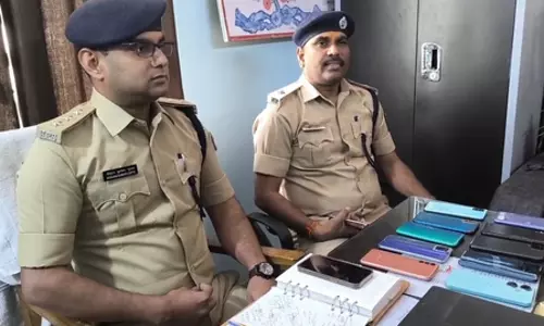 दुकान से चोरी हुए 33 मोबाइल और लैपटॉप बरामद, ट्रेन में झपट्टा मारकर छीने गए मोबाइल फोन मामले के आरोपी का खुलासा