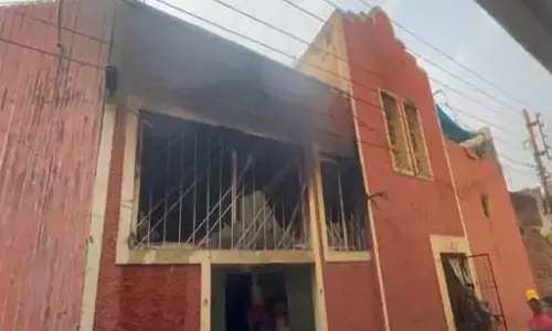 फोम गोदाम आग की चपेट में, शॉर्ट सर्किट से हुई घटना फोम गोदाम आग की चपेट में, शॉर्ट सर्किट से हुई घटना