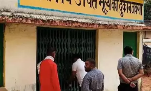 राशन दुकान में चना घोटाला, चार महीने का स्टॉक गबन करने का आरोप राशन दुकान में चना घोटाला, चार महीने का स्टॉक गबन करने का आरोप