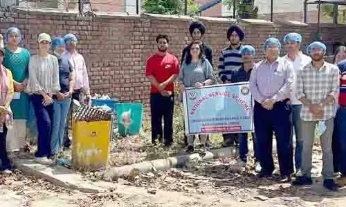 विशेष शिविरों के दौरान NSS स्वयंसेवकों को डिजिटल साक्षरता का प्रशिक्षण दिया