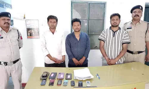 सरस्वती नगर में 3 सटोरिया गिरफ्तार, 16 नग स्मार्टफोन जब्त