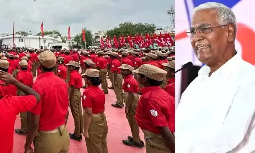 आरएसएस-भाजपा गठबंधन भारतीय संविधान को निशाना बना रहा है - D. Raja आरएसएस-भाजपा गठबंधन भारतीय संविधान को निशाना बना रहा है - D. Raja