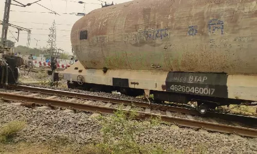 CG BREAKING: उरकुरा में मालगाड़ी पटरी से उतरी, मचा हड़कंप