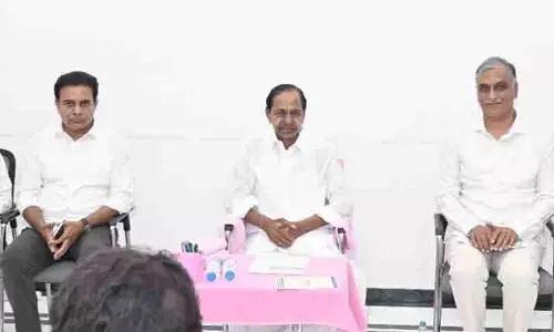 KCR ने बीआरएस रजत जयंती समारोह से पहले तैयारी बैठक आयोजित की KCR ने बीआरएस रजत जयंती समारोह से पहले तैयारी बैठक आयोजित की