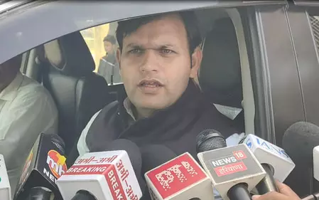 2 महीने में सुधारें स्टेडियम, वरना सस्पेंशन, करनाल स्टेडियम की बदहाली पर भड़के खेल मंत्री गौरव गौतम 2 महीने में सुधारें स्टेडियम, वरना सस्पेंशन, करनाल स्टेडियम की बदहाली पर भड़के खेल मंत्री गौरव गौतम